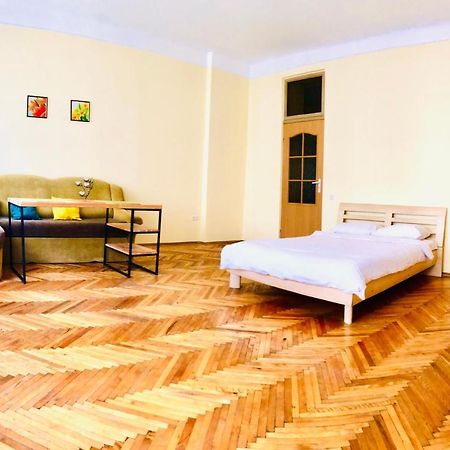 Apartment Near Opera On Horodotska 11 Lviv Ngoại thất bức ảnh