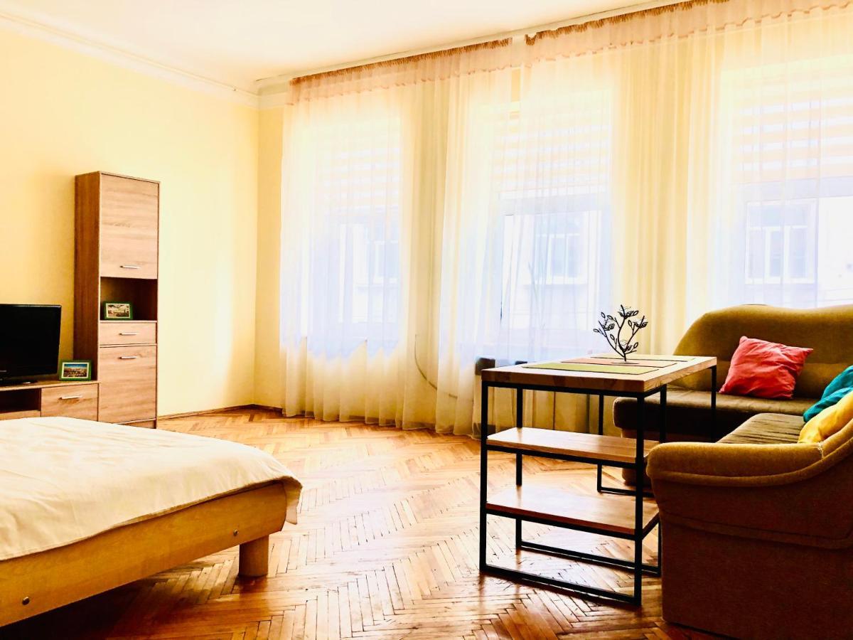 Apartment Near Opera On Horodotska 11 Lviv Ngoại thất bức ảnh
