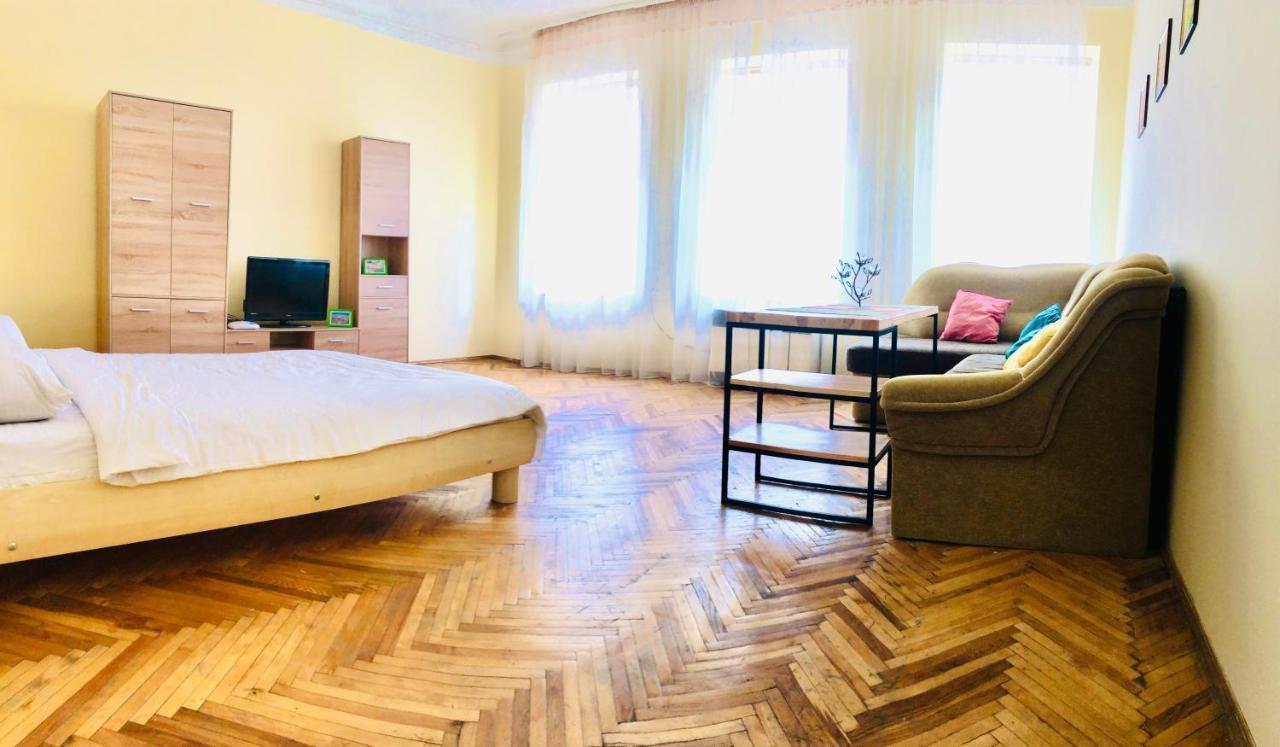 Apartment Near Opera On Horodotska 11 Lviv Ngoại thất bức ảnh