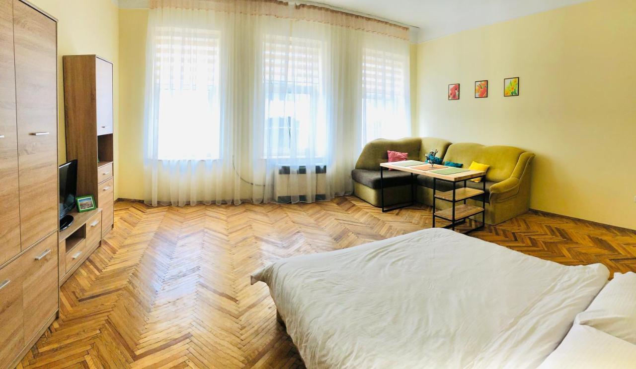 Apartment Near Opera On Horodotska 11 Lviv Ngoại thất bức ảnh