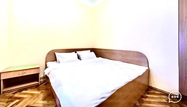 Apartment Near Opera On Horodotska 11 Lviv Ngoại thất bức ảnh